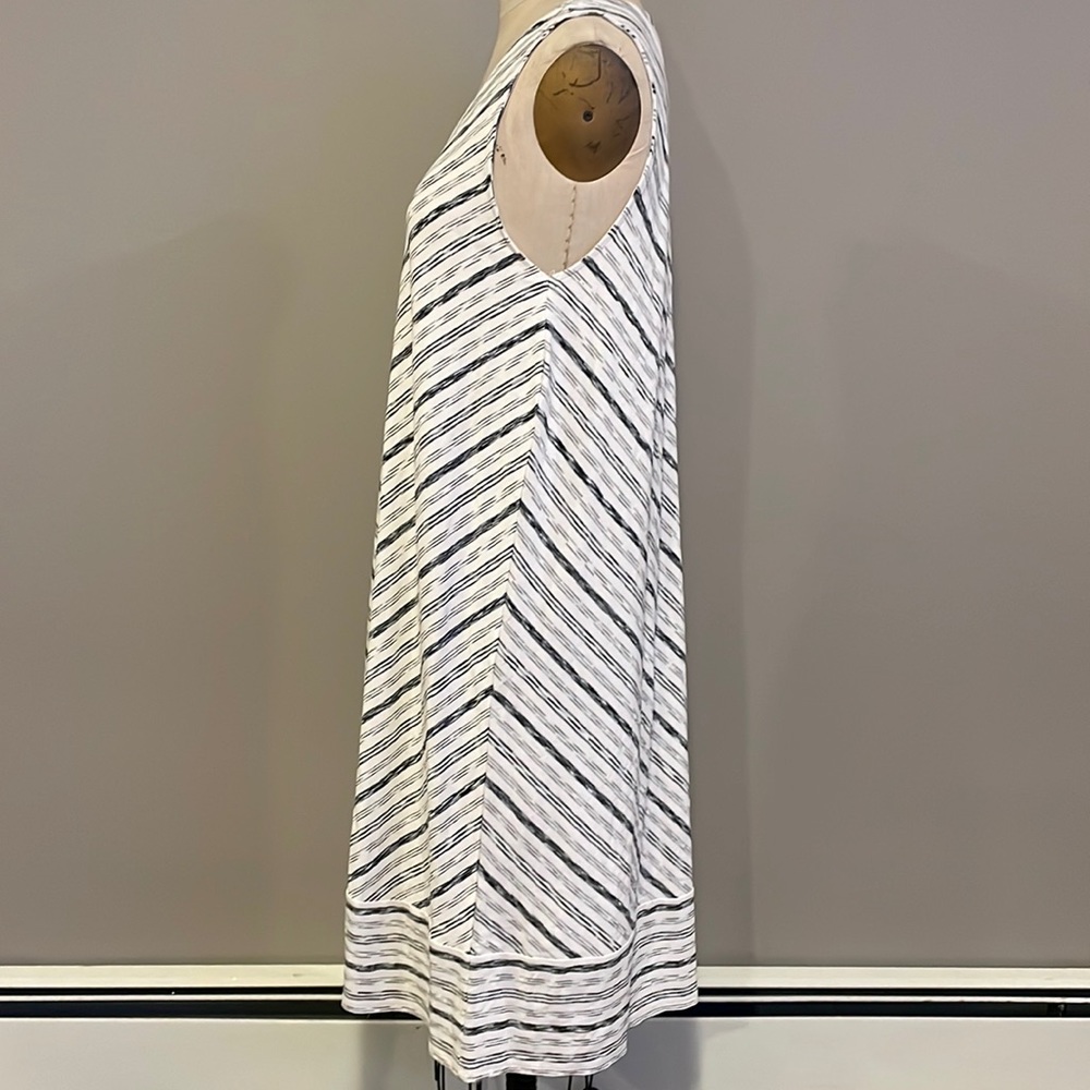 J Jill Wearever V-neck stripe midi sleeveless dress - Picture 3 of 8